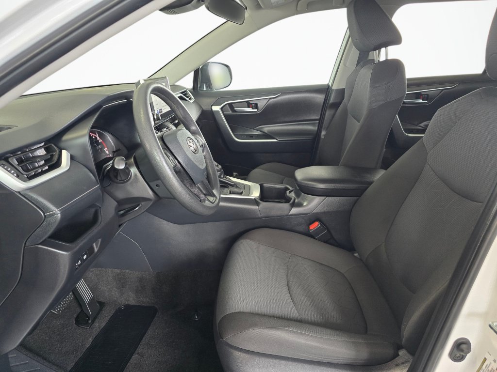 Used 2025 Toyota RAV4 XLE AWD/4WD image 18