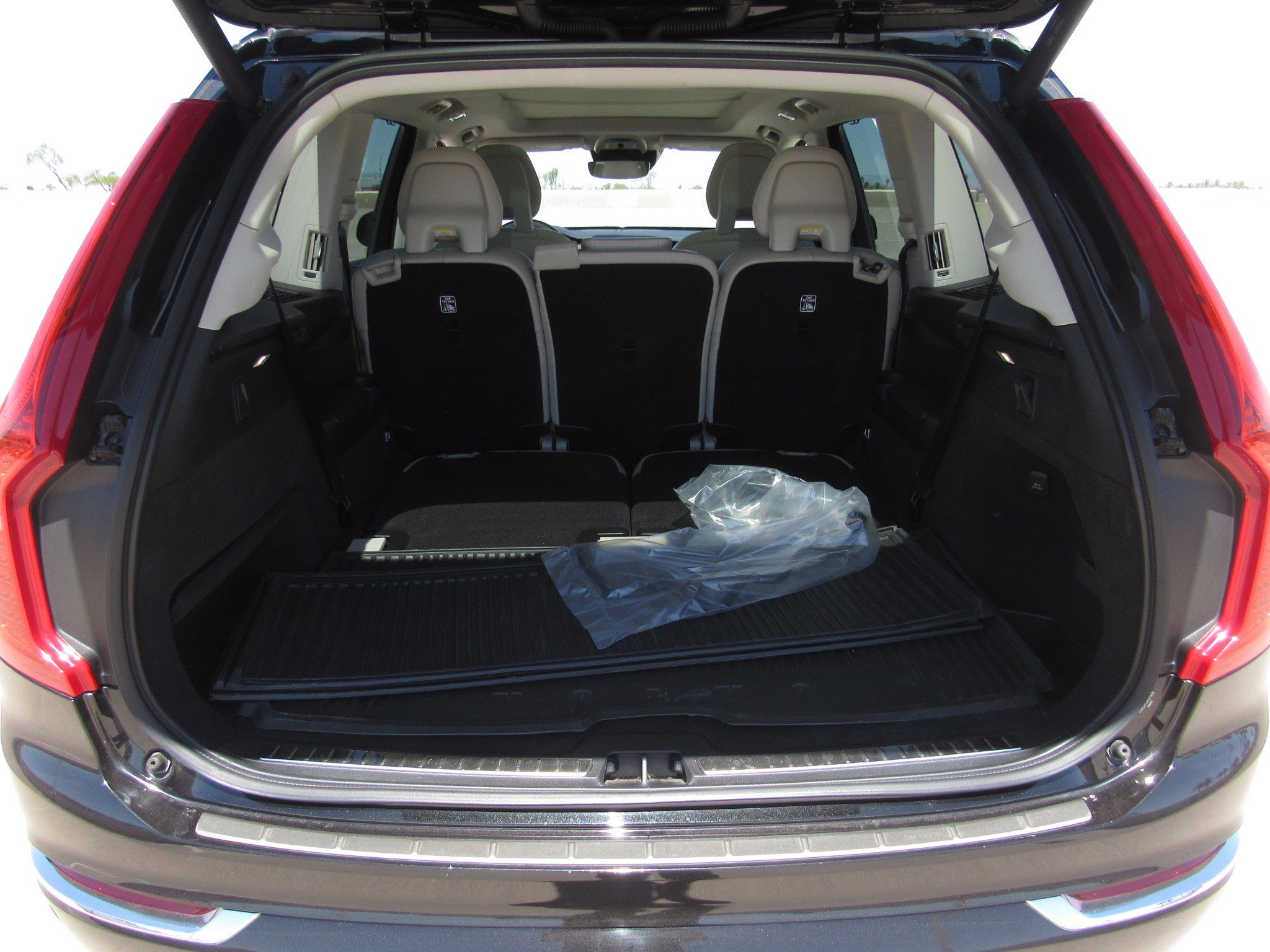 Used 2016 Volvo XC90 T6 Inscription w/ Vision Package AWD/4WD image 12