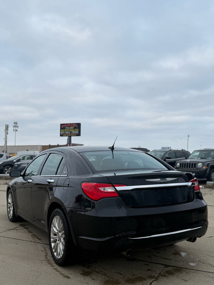 Used 2011 Chrysler 200 Limited image 5