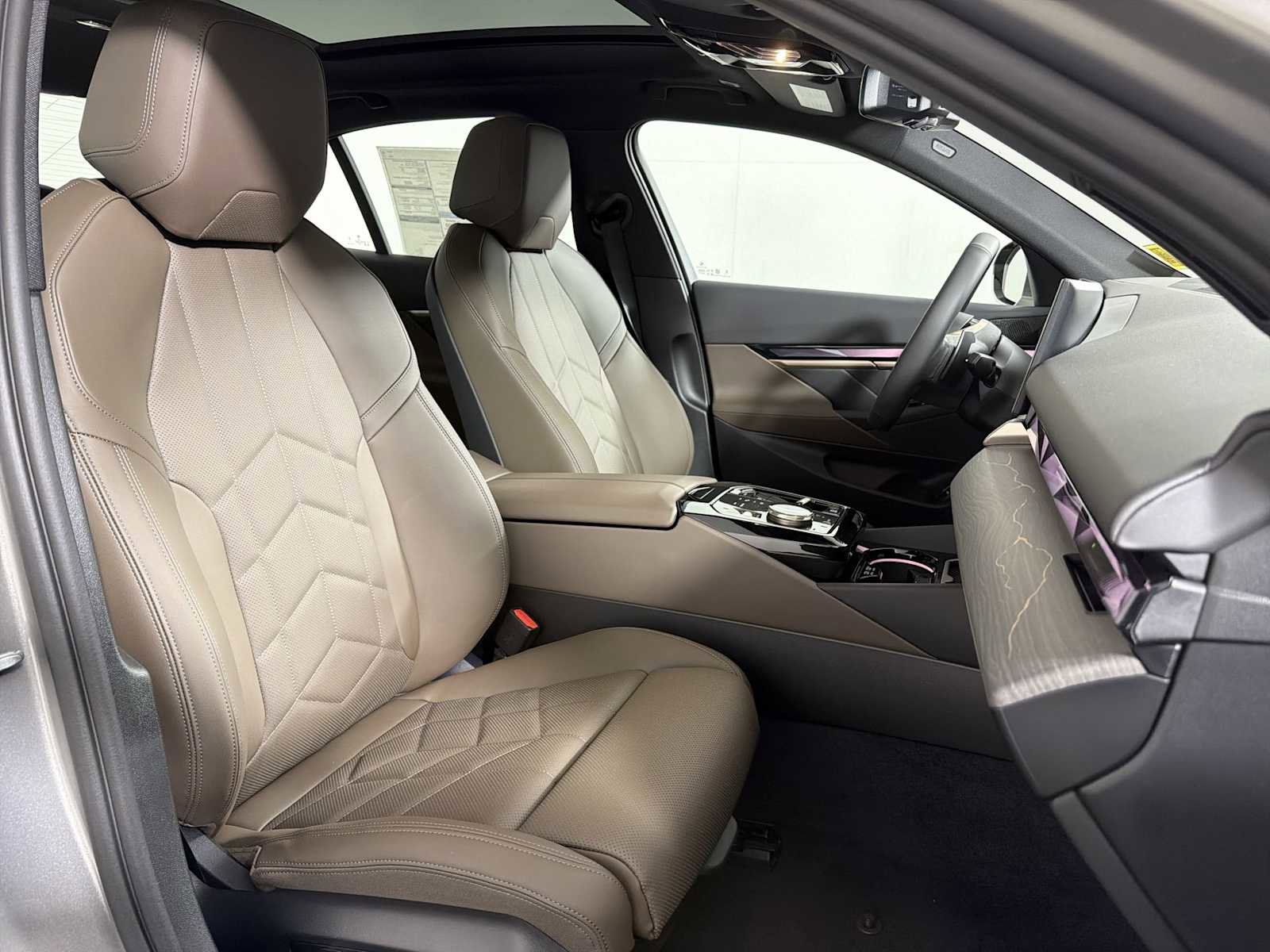 New 2026 BMW 530i xDrive w/ Premium Package image 21