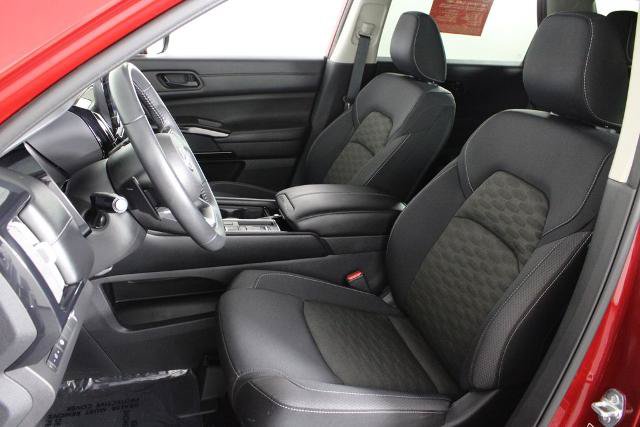 Certified 2024 Nissan Pathfinder SV w/ Black Appearance Package FWD image 20