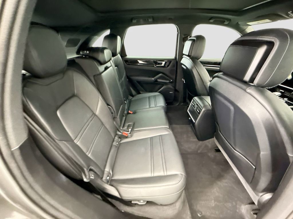 Used 2022 Porsche Cayenne AWD/4WD image 21