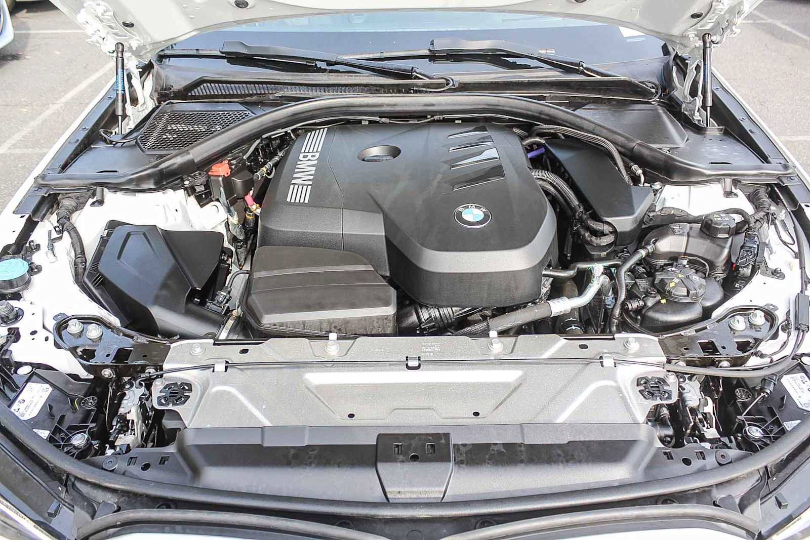 Used 2025 BMW 330i Sedan w/ Premium Package image 37