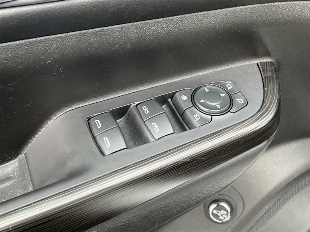 Used 2022 GMC Acadia SLT w/ Elevation Edition image 16