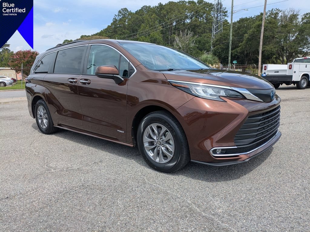 Used 2021 Toyota Sienna XLE AWD/4WD image 1