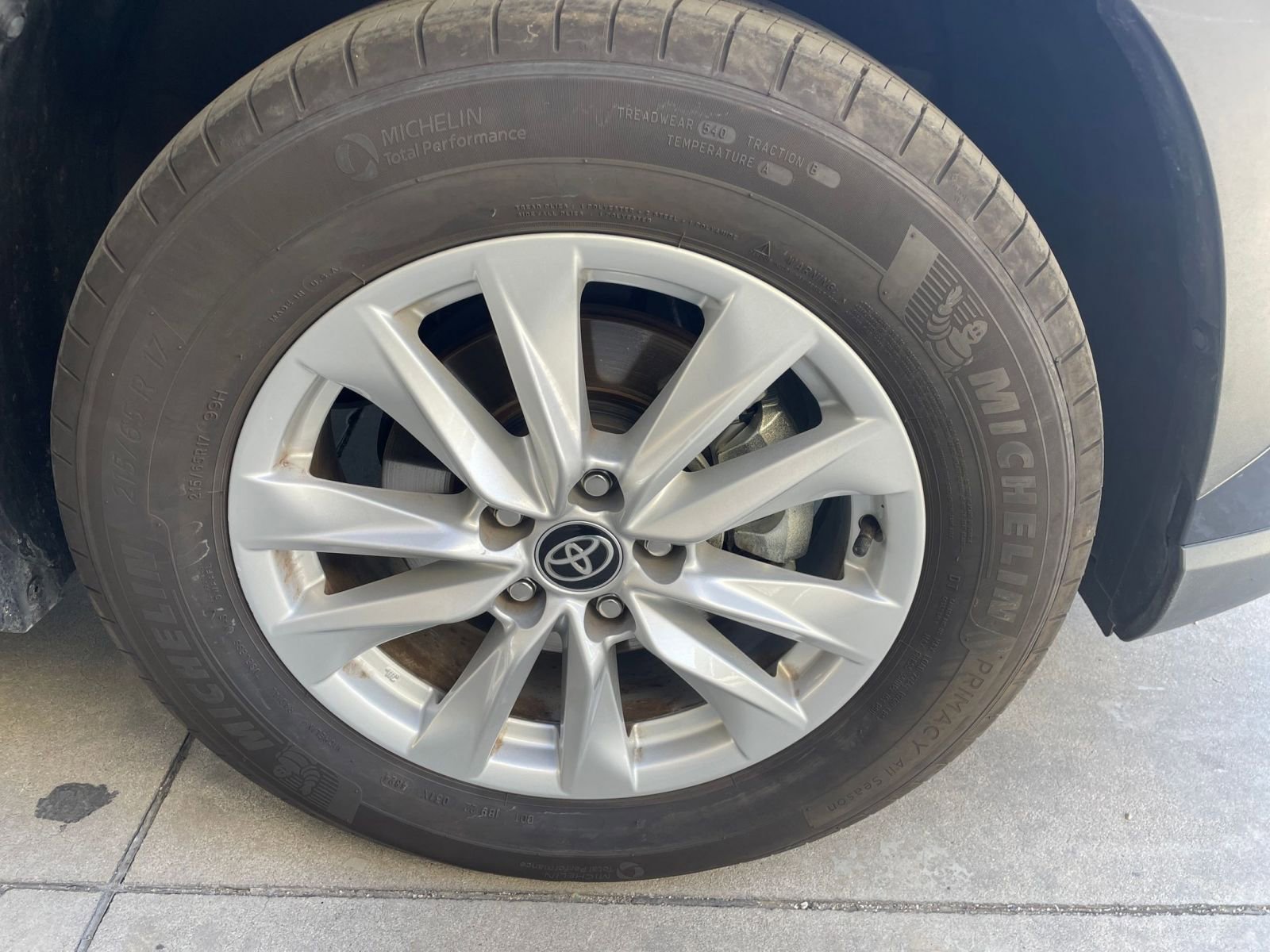 Used 2025 Toyota Corolla Cross LE image 31