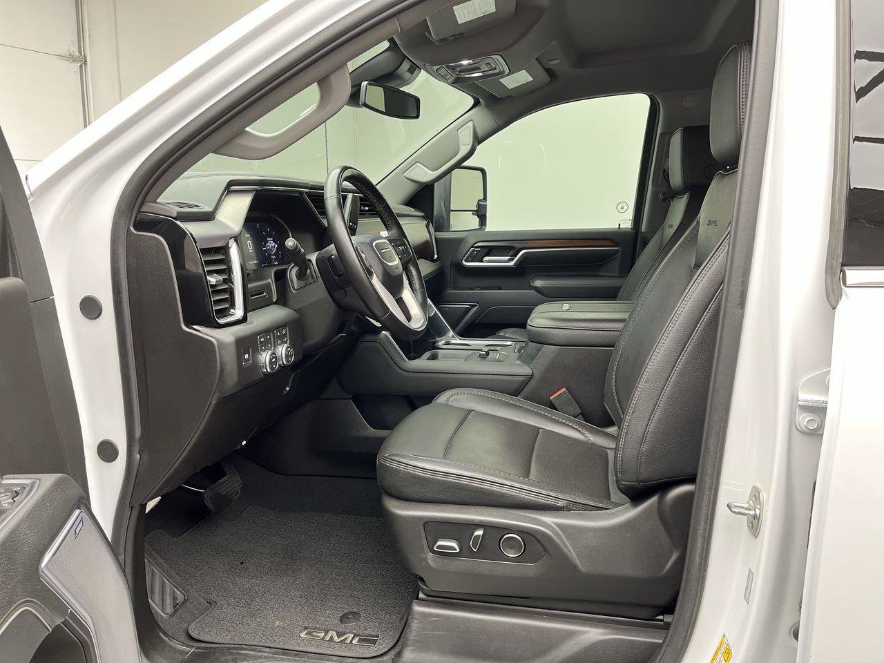 Certified 2026 GMC Sierra 2500 Denali AWD/4WD image 3
