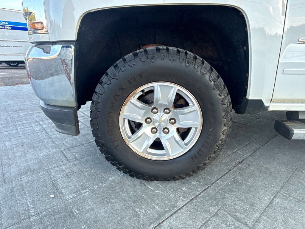 Used 2017 Chevrolet Silverado 1500 LT AWD/4WD image 18