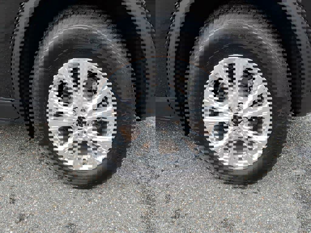 Used 2025 Ford Escape Active w/ Active Premium Tech Pack image 9