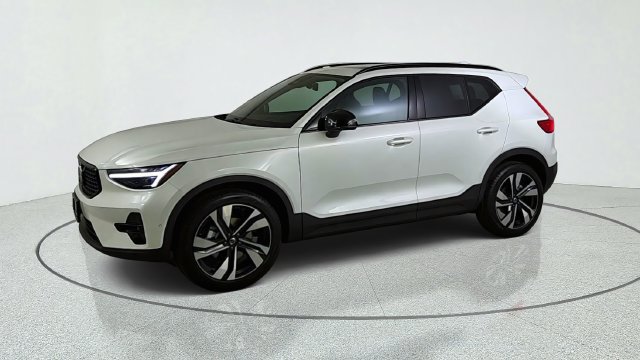 New 2026 Volvo XC40 B5 Plus w/ Climate Package AWD/4WD image 3