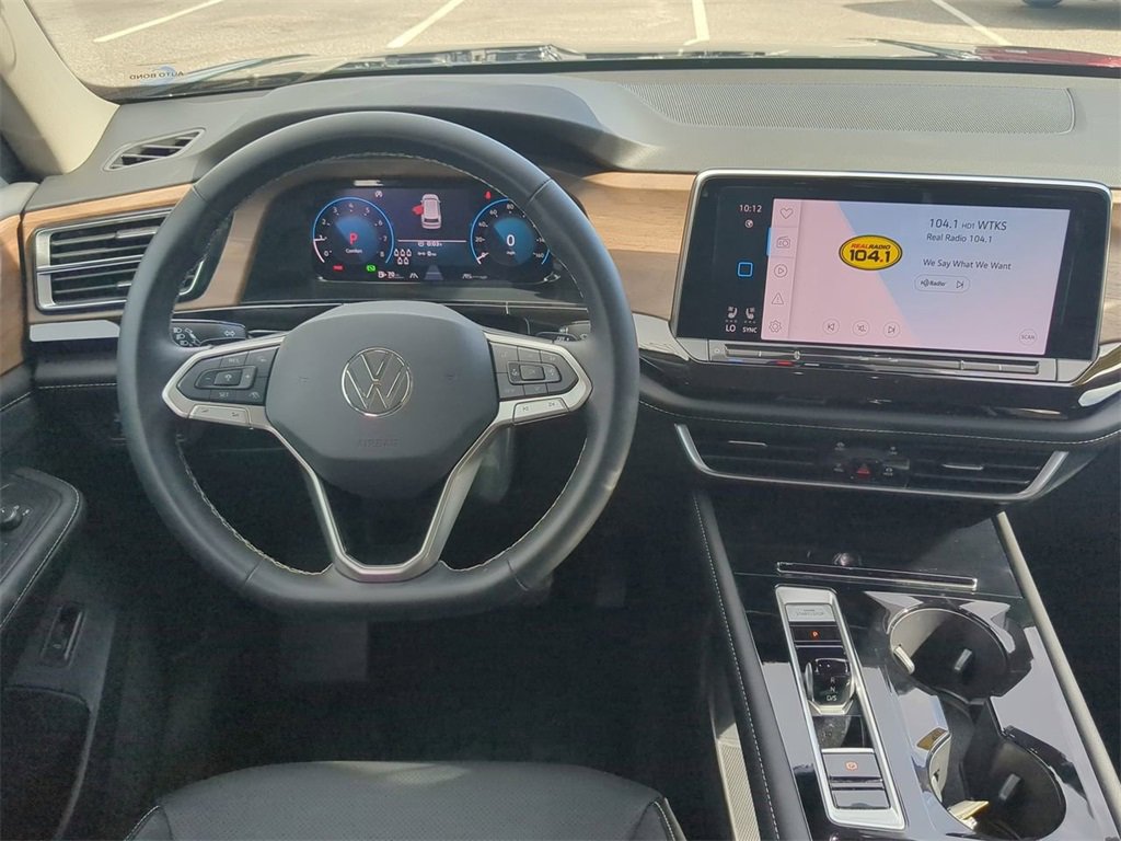 Used 2025 Volkswagen Atlas SE image 13