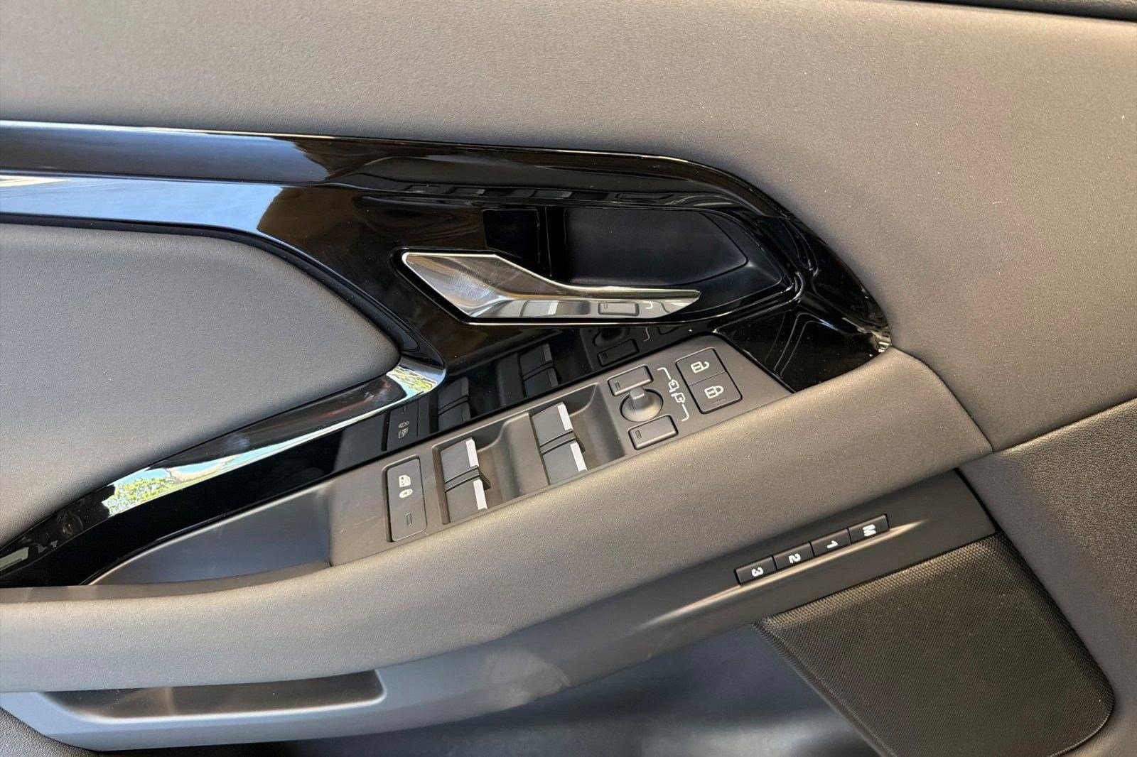 New 2026 Land Rover Range Rover Evoque Dynamic SE AWD/4WD image 13