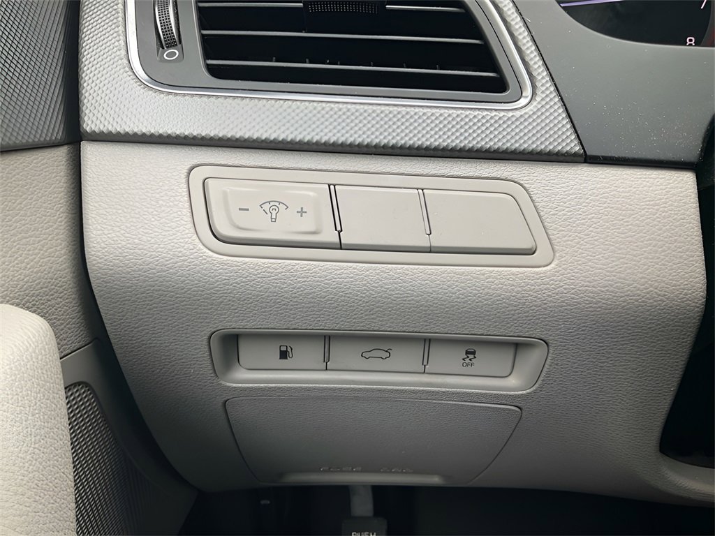 Used 2017 Hyundai Sonata SE w/ Cargo Package image 26