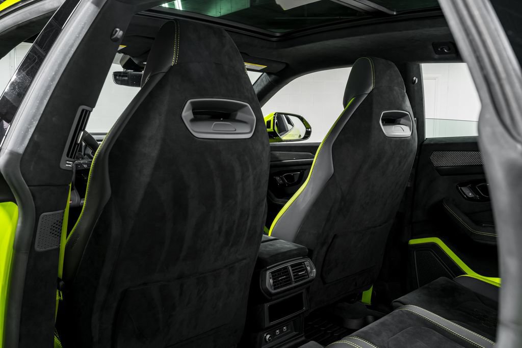 Used 2024 Lamborghini Urus Performante AWD/4WD image 31
