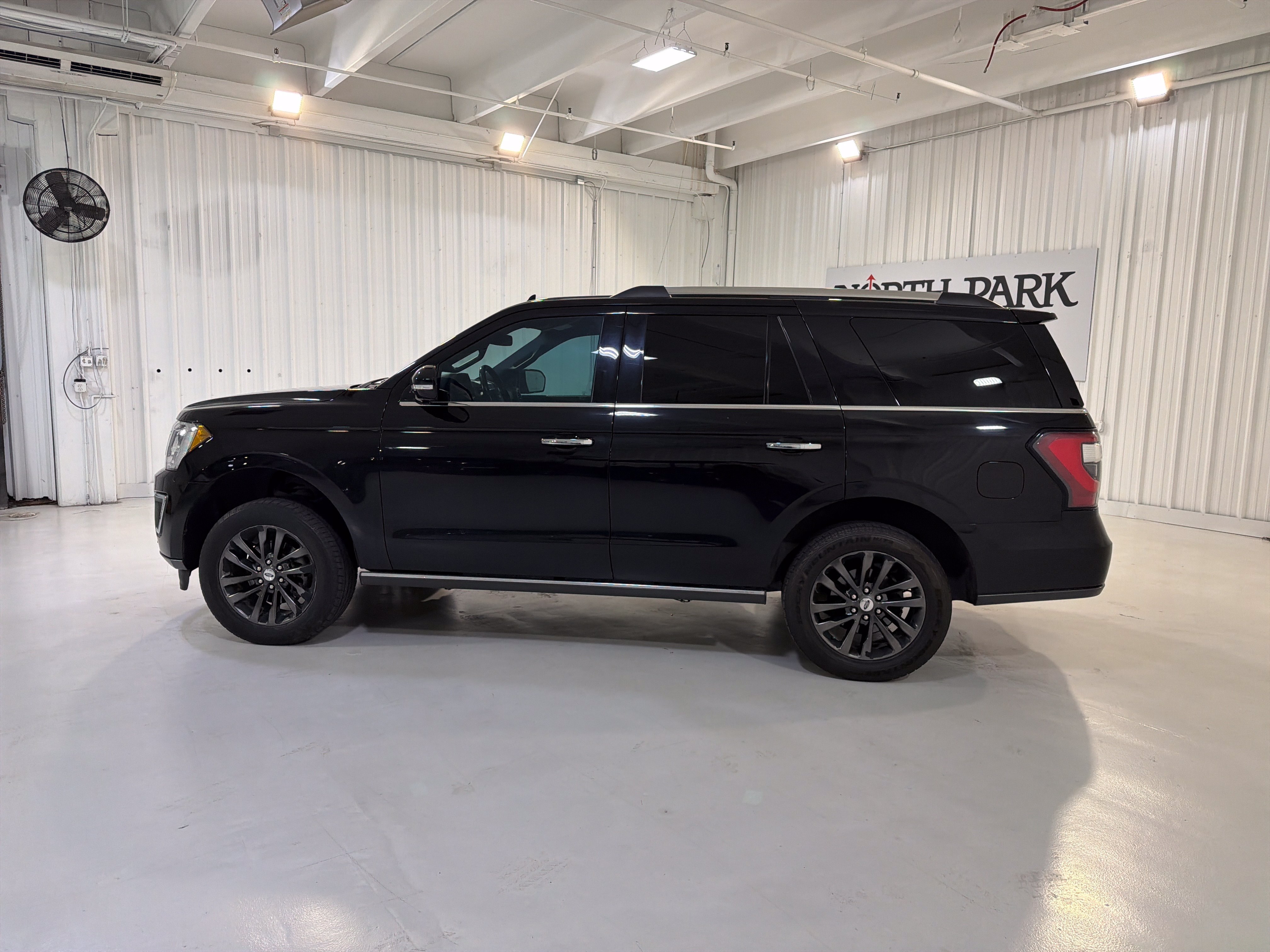 Used 2019 Ford Expedition Limited RWD image 2