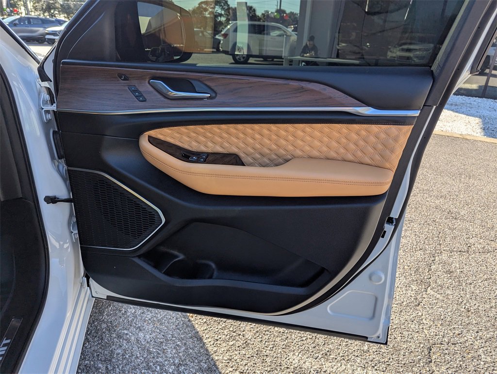 Used 2025 Jeep Grand Cherokee Summit w/ Obsidian Package image 35