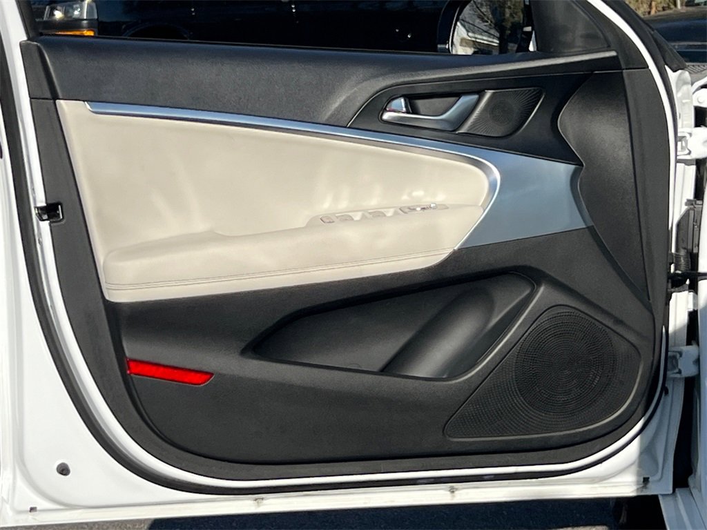 Used 2024 Genesis G70 2.5T image 17