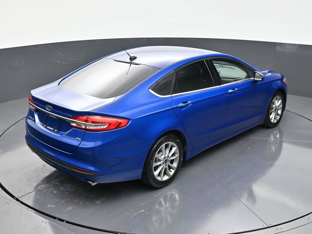 Used 2017 Ford Fusion SE w/ Fusion SE Technology Package image 16