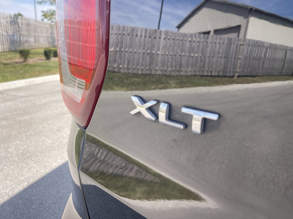 Used 2019 Ford Explorer XLT w/ Equipment Group 202A AWD/4WD image 13