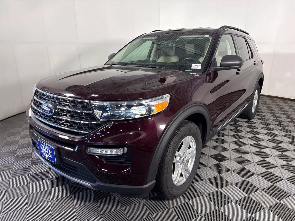 Used 2023 Ford Explorer XLT w/ Equipment Group 202A AWD/4WD image 4
