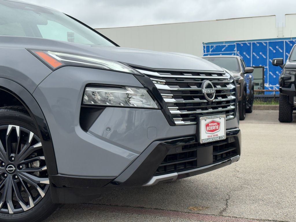 Used 2024 Nissan Rogue Platinum w/ Platinum Premium Package FWD image 3