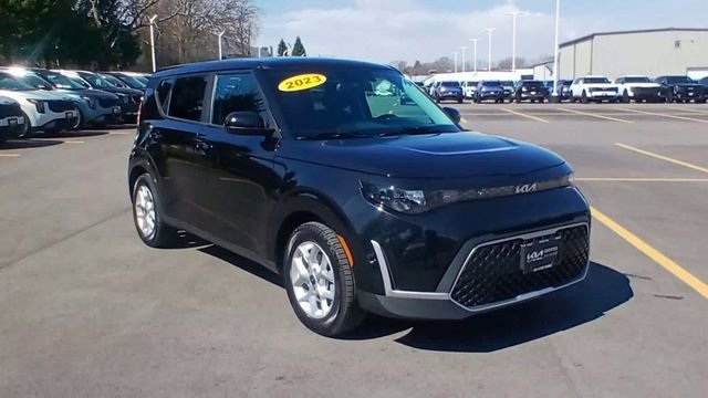 Certified 2023 Kia Soul LX w/ LX Technology Package FWD image 5