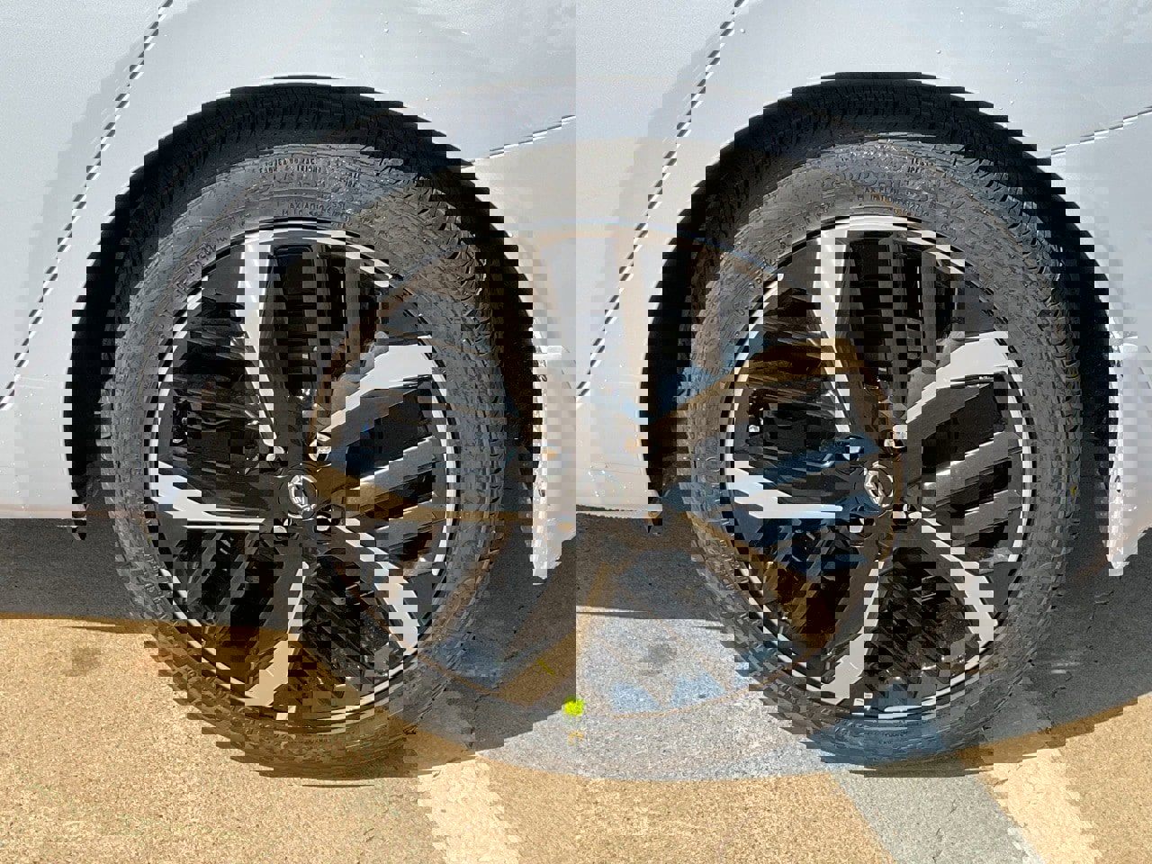 New 2025 Nissan Versa SR w/ Trunk Package image 8