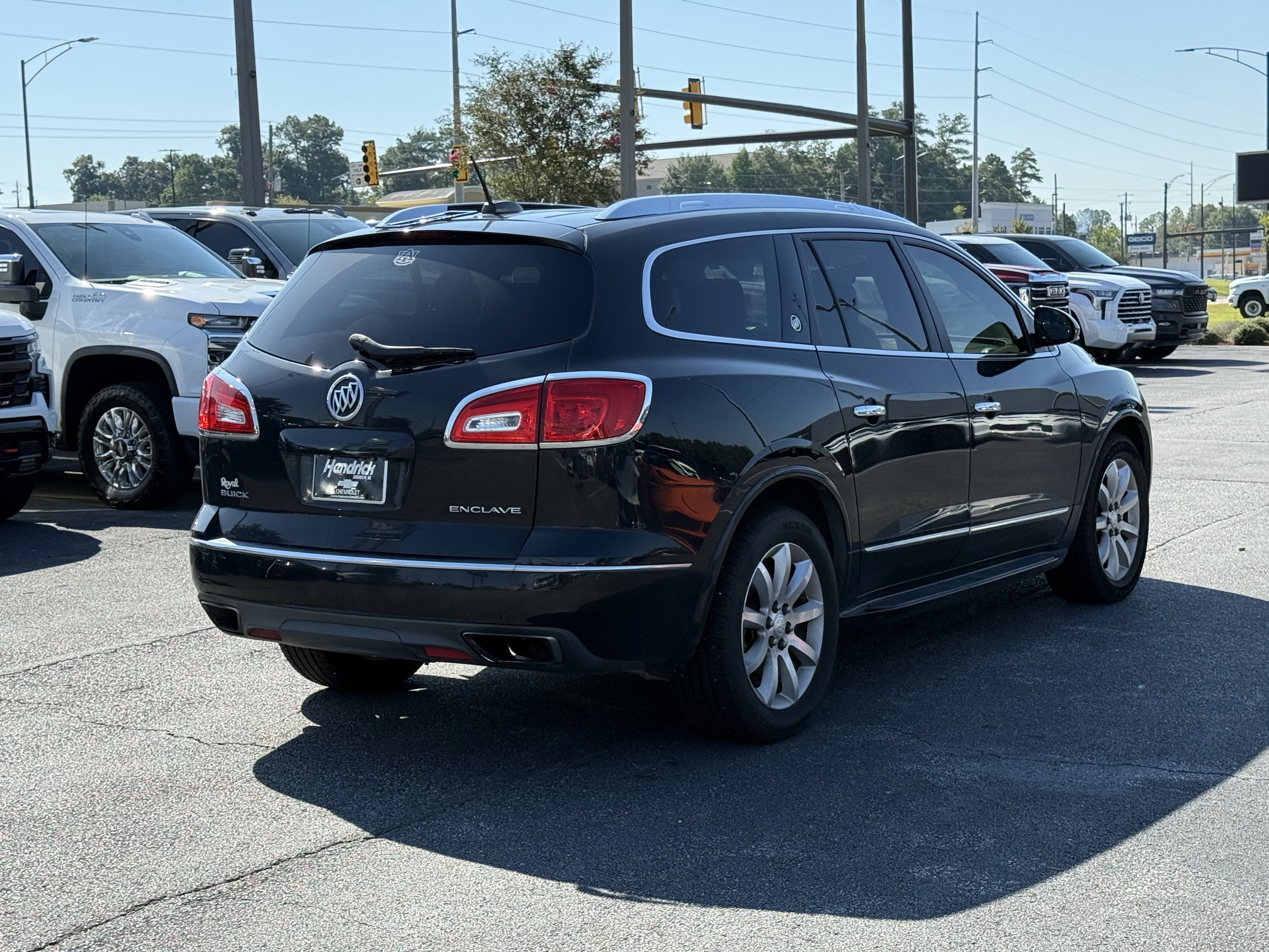 Used 2017 Buick Enclave Premium w/ Experience Buick Package FWD image 11