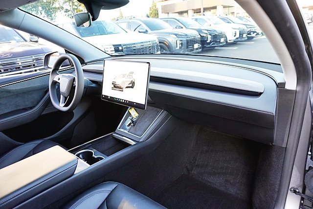 Used 2026 Tesla Model Y Long Range AWD/4WD image 16