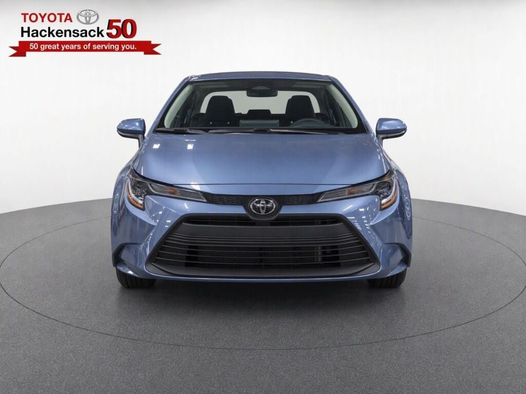 Used 2025 Toyota Corolla LE FWD image 5