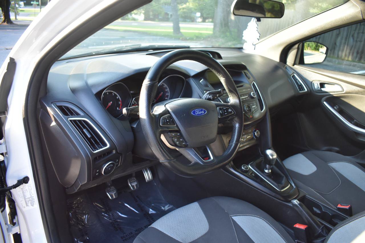 Used 2016 Ford Focus ST FWD image 14