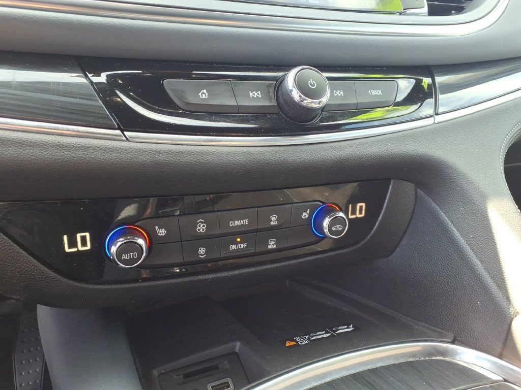 Used 2024 Buick Enclave Essence AWD/4WD image 20