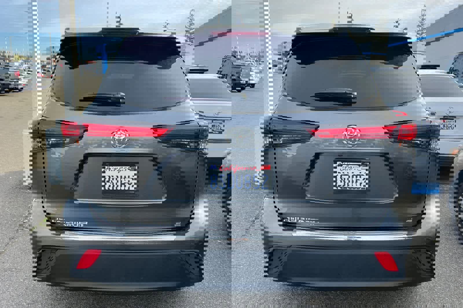 Used 2020 Toyota Highlander LE image 5