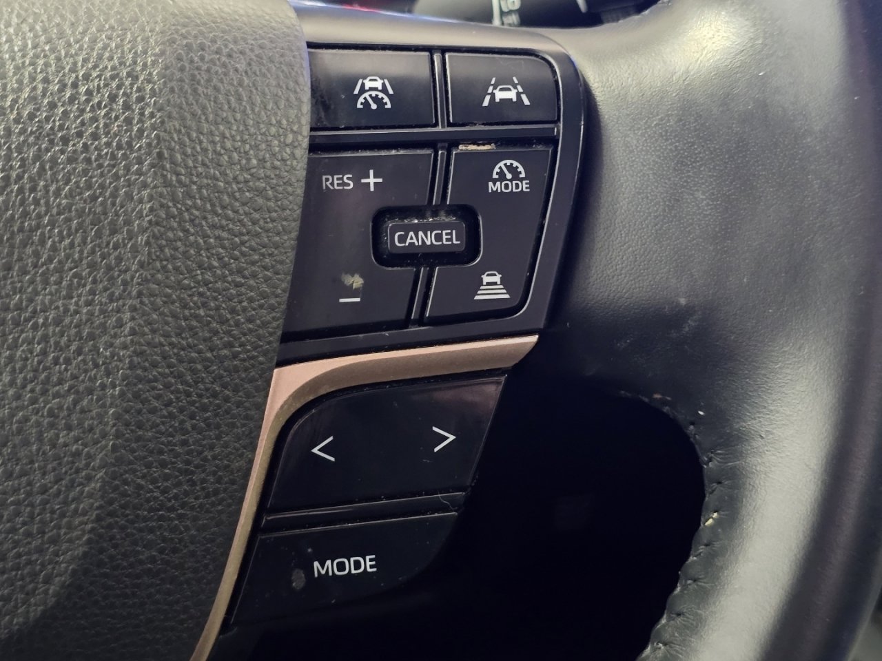 Certified 2023 Toyota Crown AWD/4WD image 32