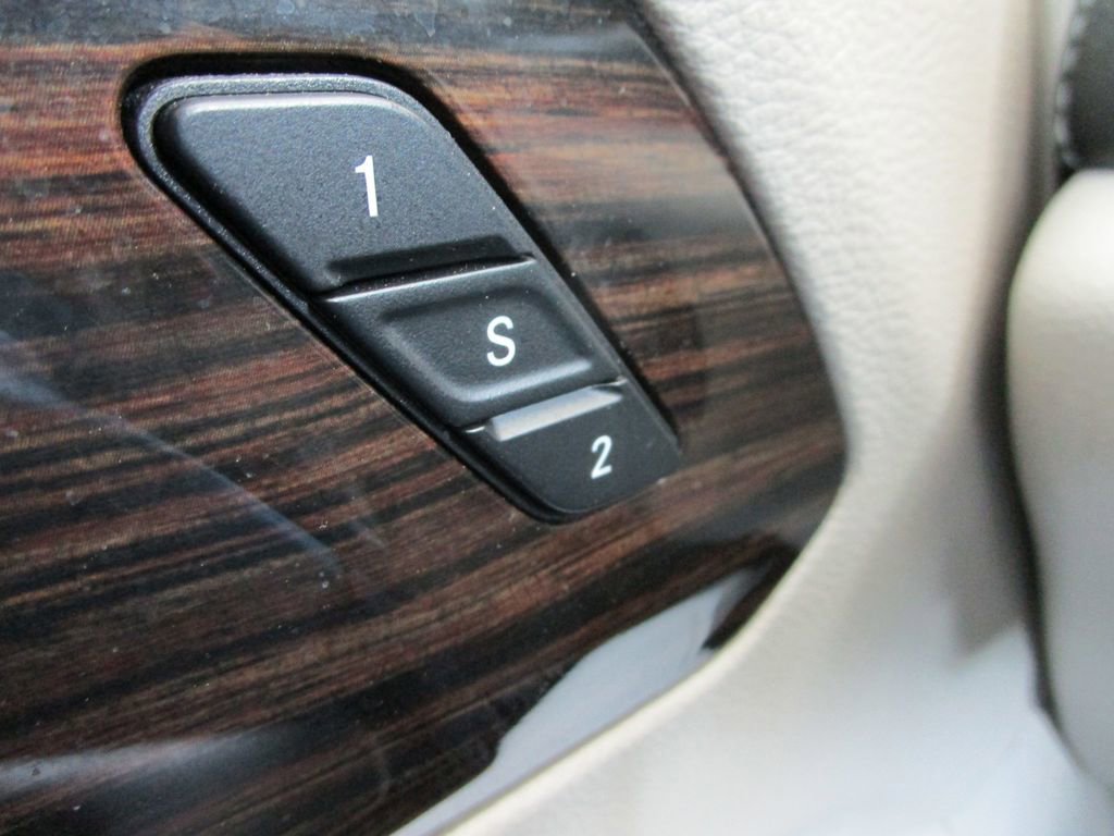 Used 2023 Chrysler Pacifica Limited image 36