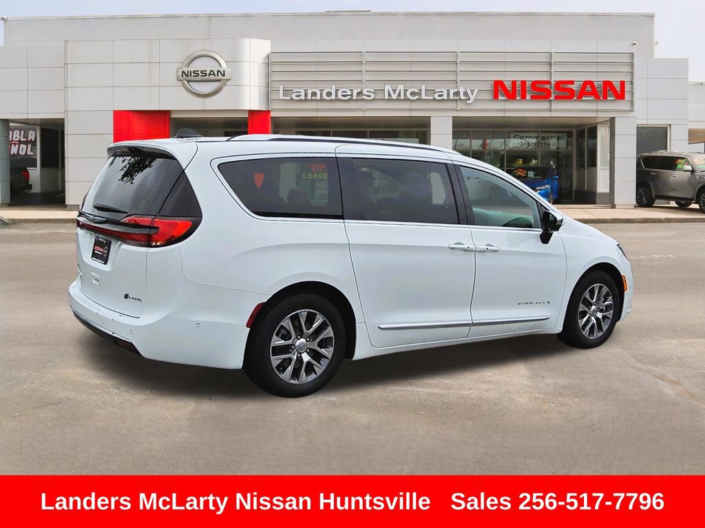 Used 2025 Chrysler Pacifica Pinnacle FWD video 3