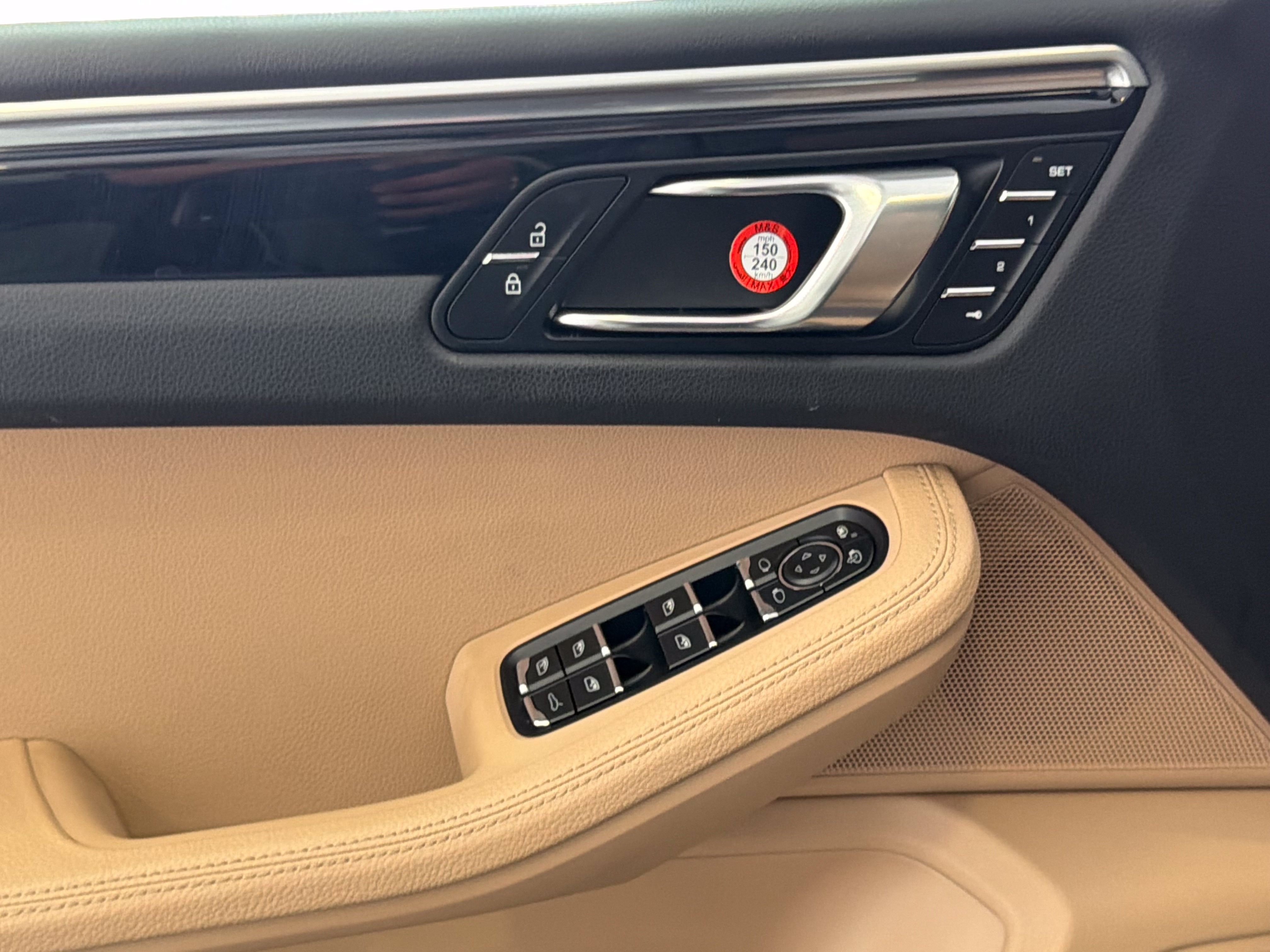 Certified 2021 Porsche Macan AWD/4WD image 14