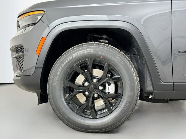 New 2025 Jeep Grand Cherokee Altitude image 30