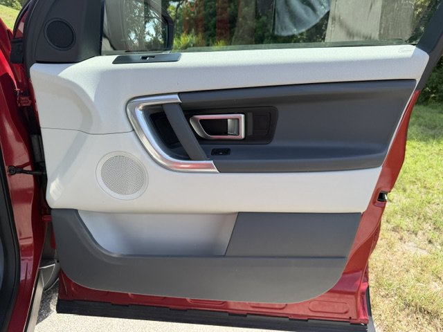 Used 2019 Land Rover Discovery Sport SE AWD/4WD image 14