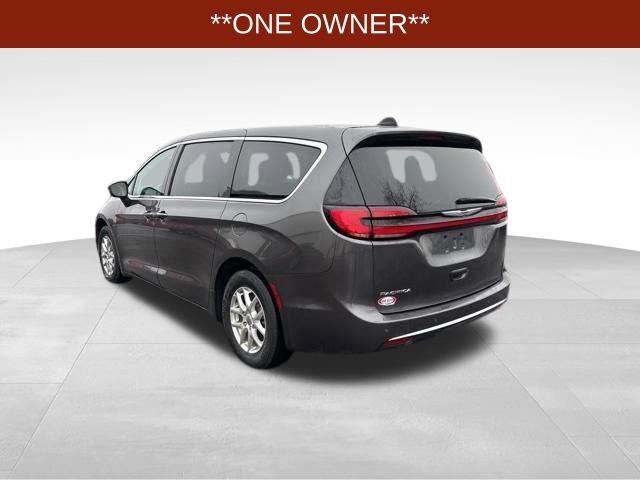Used 2023 Chrysler Pacifica Touring-L image 5