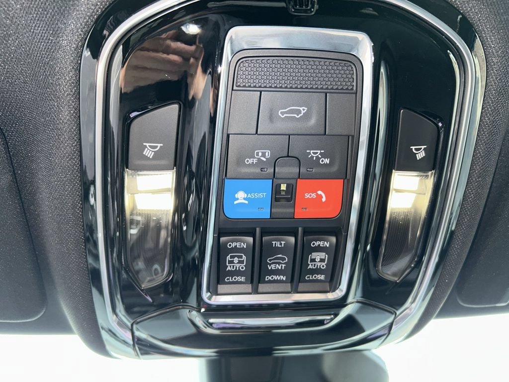New 2024 Jeep Grand Cherokee Overland w/ Advanced Protech Group III AWD/4WD image 19