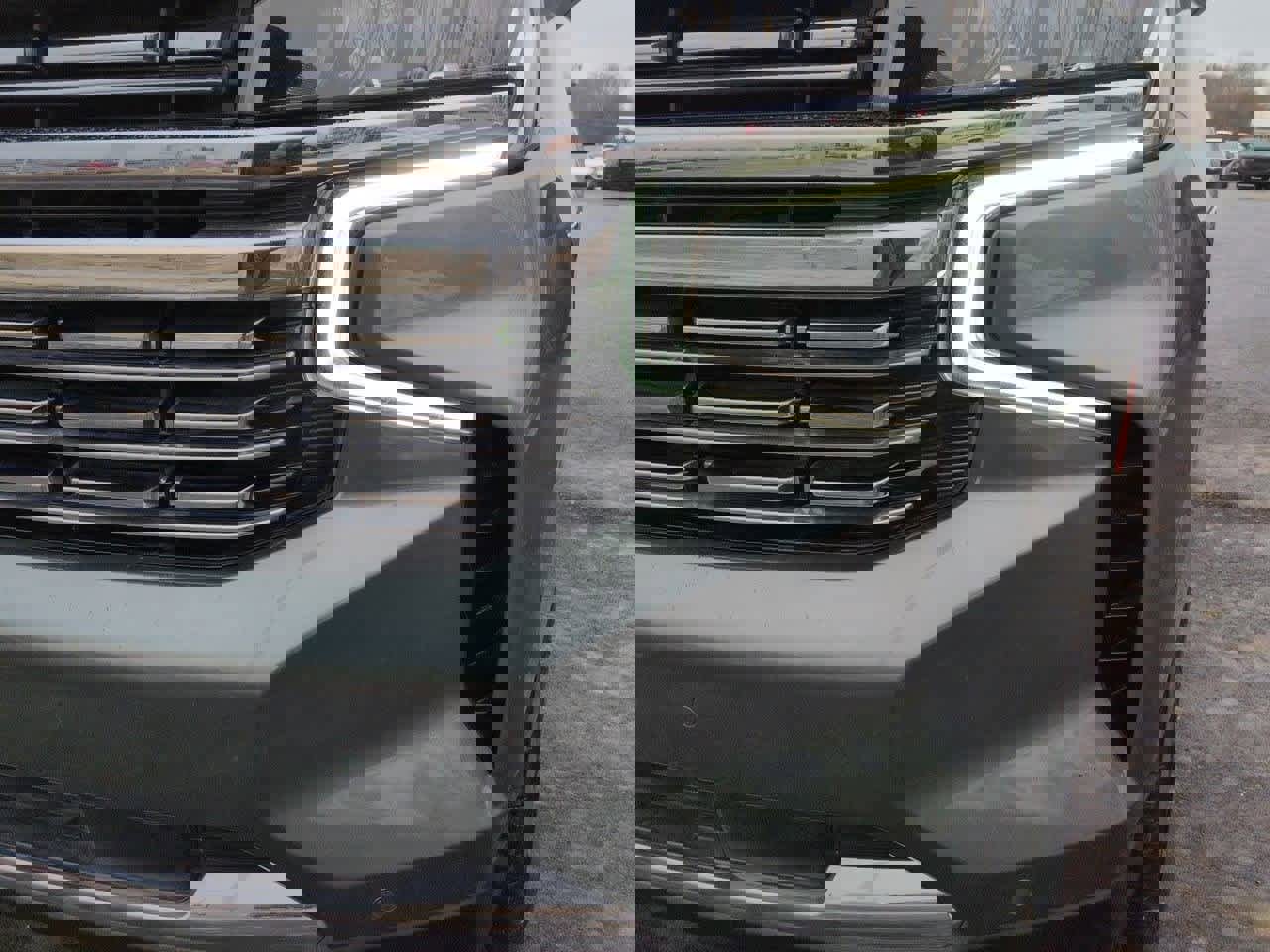 Used 2023 Chevrolet Suburban Premier image 10