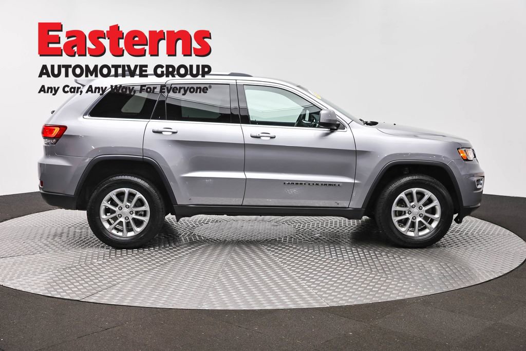 Used 2021 Jeep Grand Cherokee Laredo AWD/4WD image 3