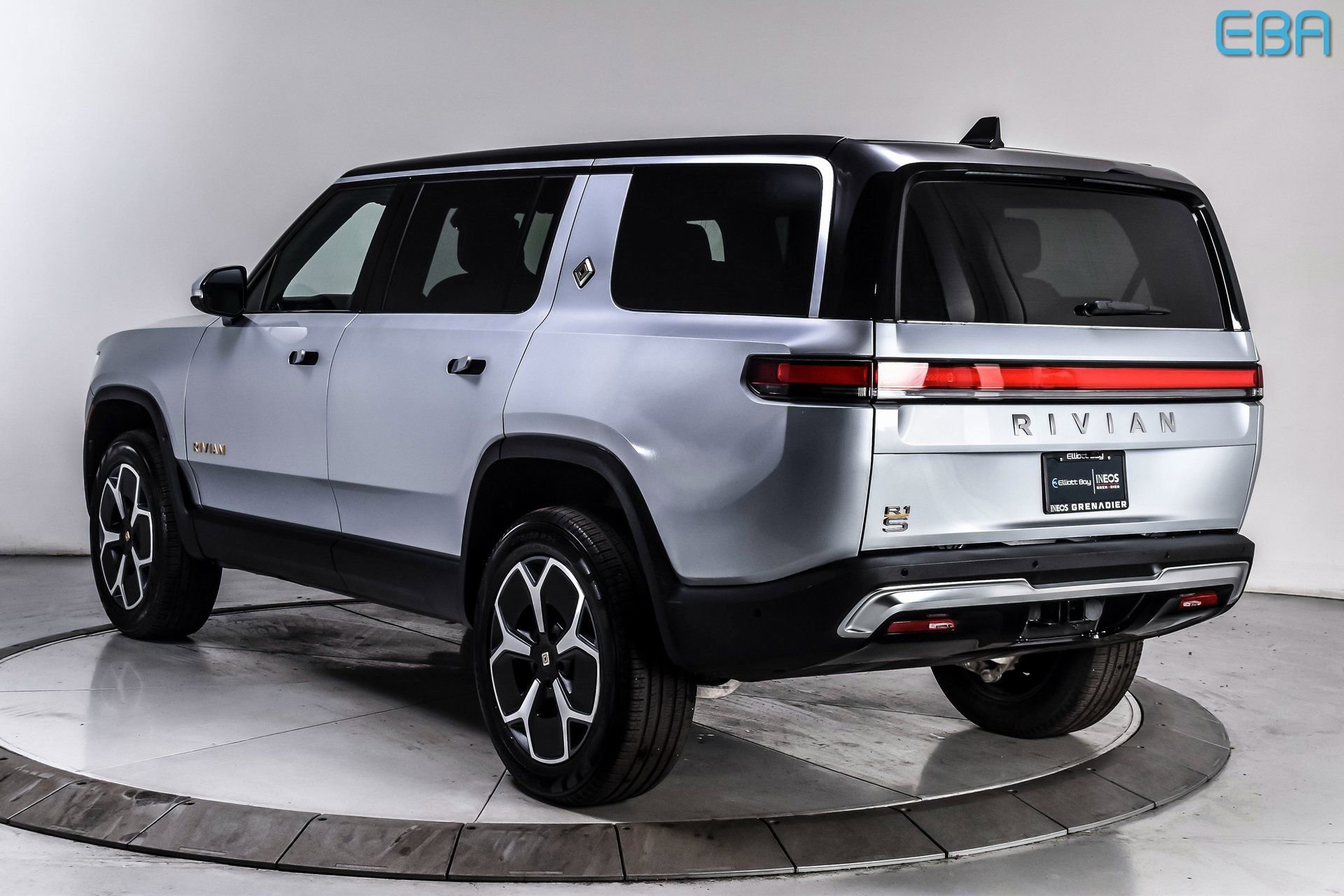 Used 2023 Rivian R1S Adventure image 4