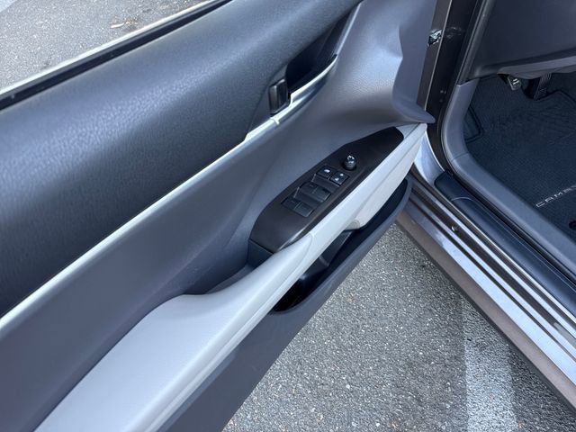 Used 2022 Toyota Camry LE FWD image 11