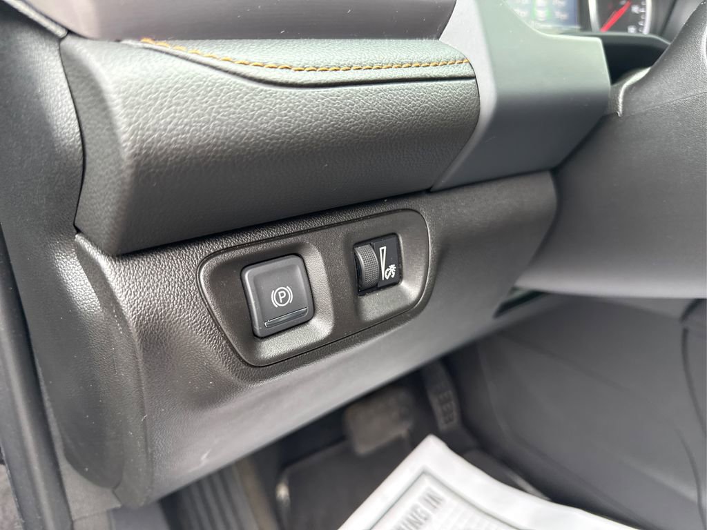 Used 2023 GMC Acadia AT4 image 40