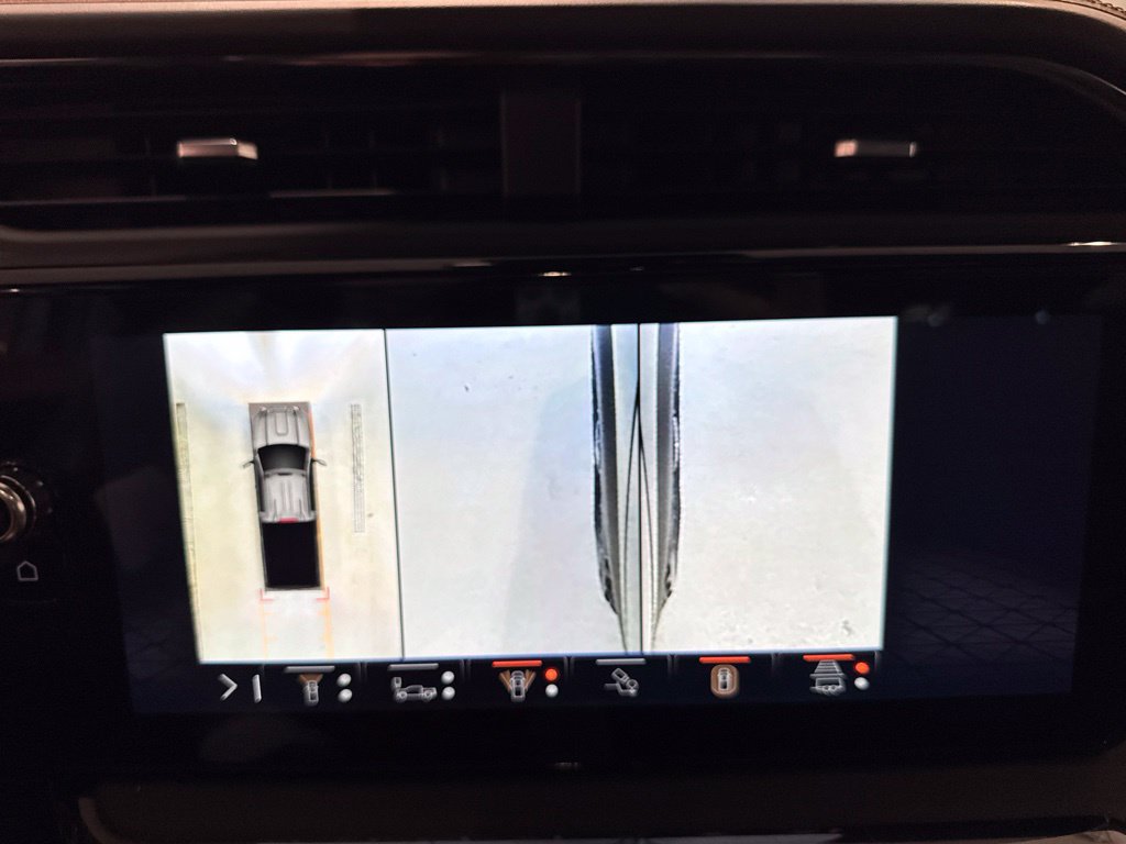 Used 2024 GMC Sierra 3500 AT4 AWD/4WD image 42