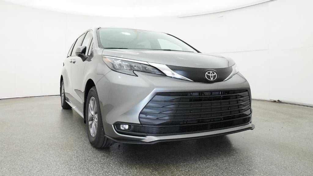 New 2026 Toyota Sienna XLE FWD image 30