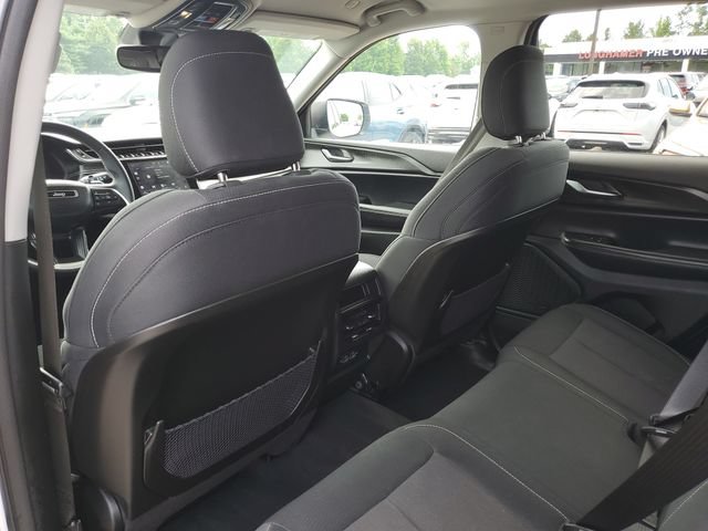 Used 2023 Jeep Grand Cherokee Laredo AWD/4WD image 31