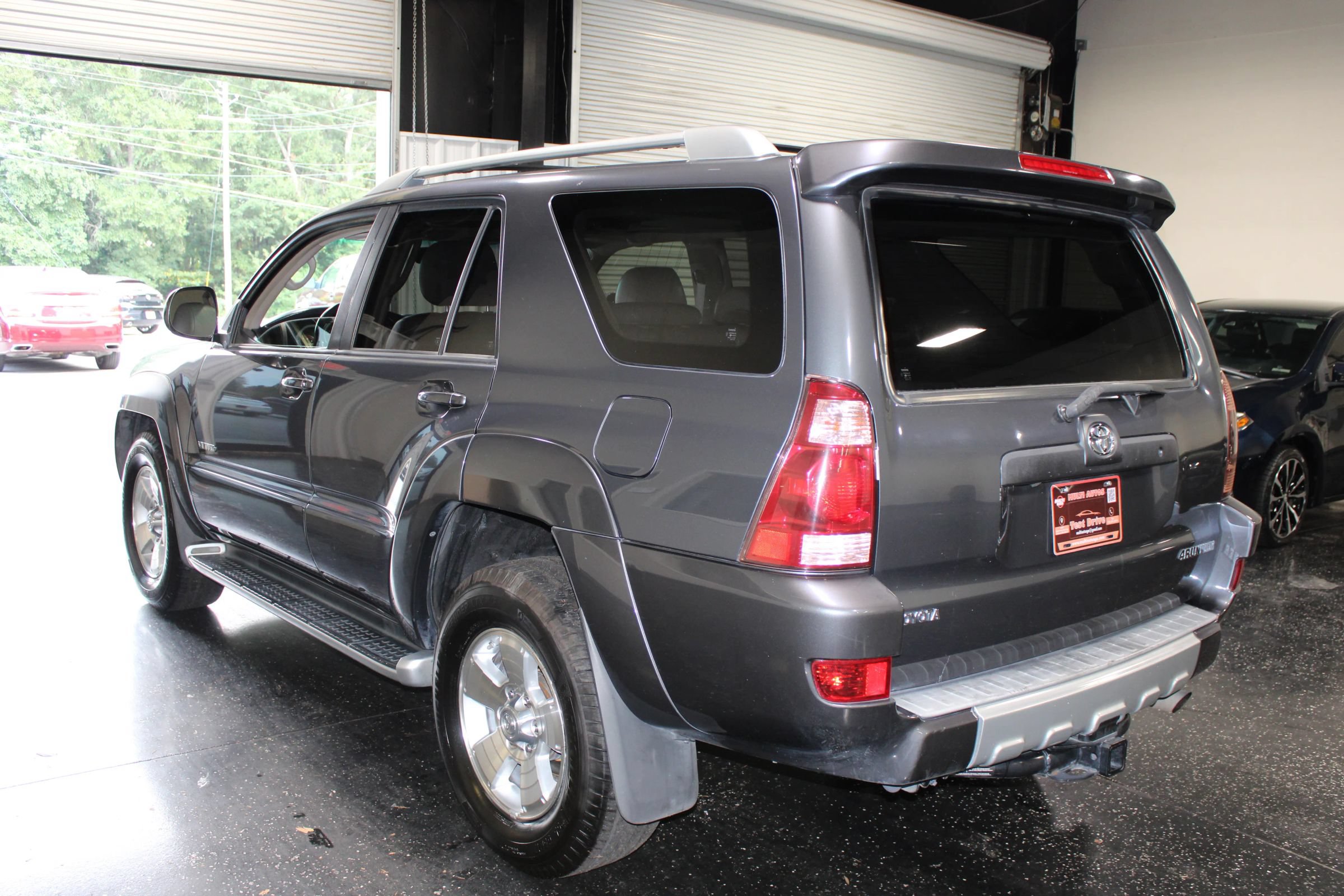 Used 2004 Toyota 4Runner Limited w/ Preferred Accessory Pkg RWD image 4